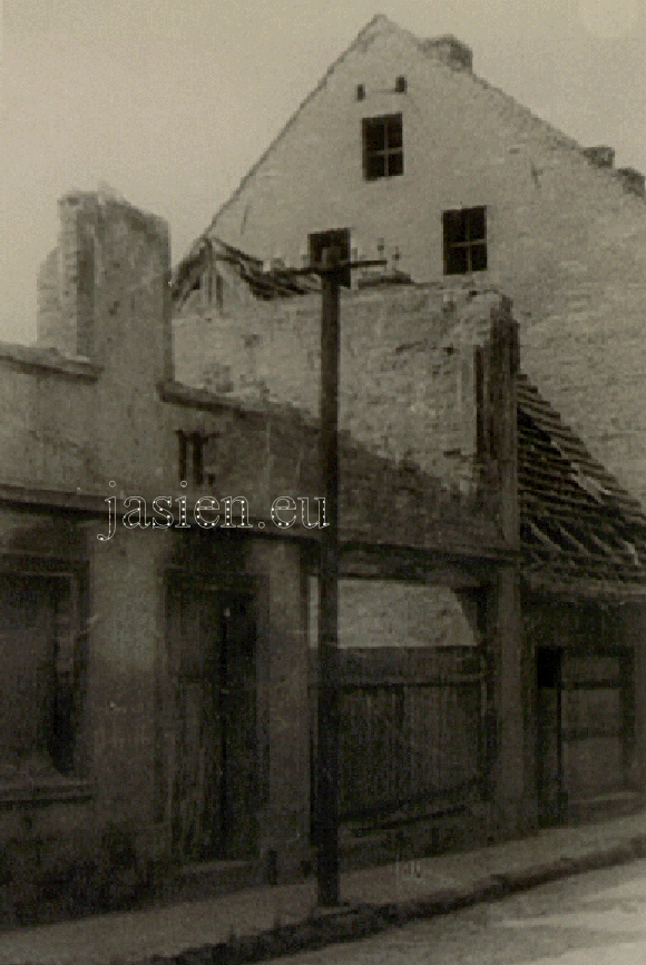 Zniszczone budynki w Gassen 1945