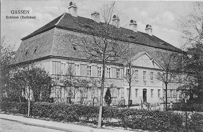 widok Ratusza - dawnego pałacu z roku 1900, Gassen - Jasień