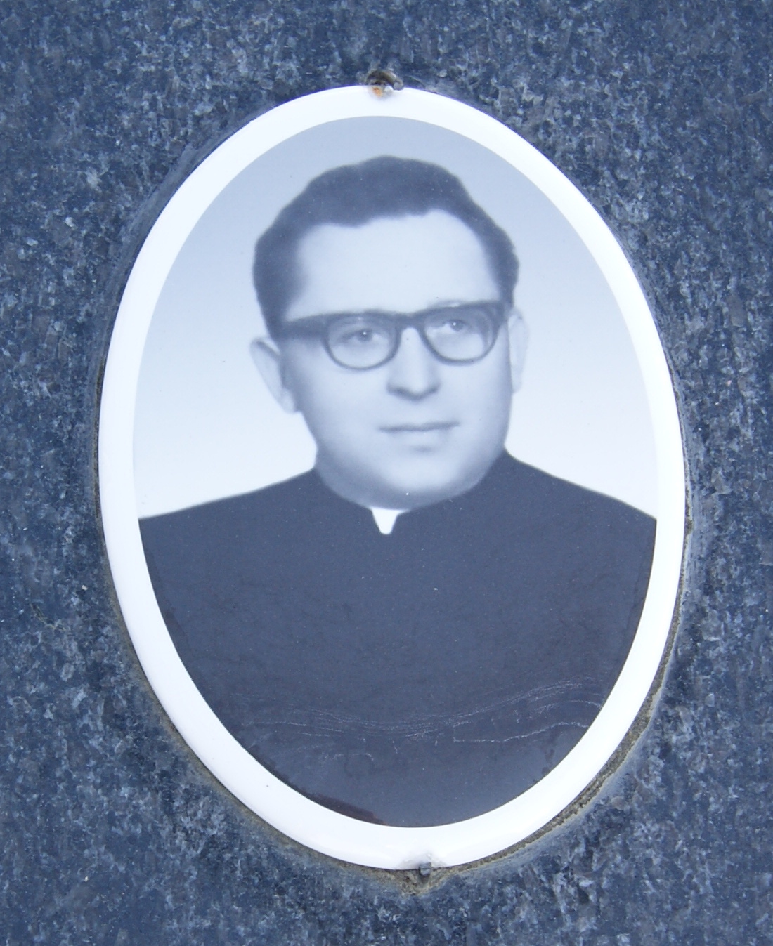 ks. Franciszek Ptak, urodzony	30.09.1928, Czechel pow. pleszewski święcenia kapłańskie 1961, zmarły 14.05.1979 ,Parafie:   Jasień ( - 1979) - administrator 1979